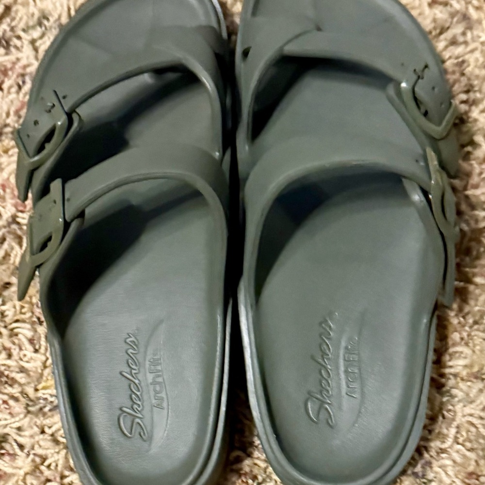 Skechers Arch Fit Sandals Olive. Sz US 7 Women RUN SMALL Nw/oT
